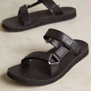 Teva Universal Leather Slides in Women's Size 9! 🌞
